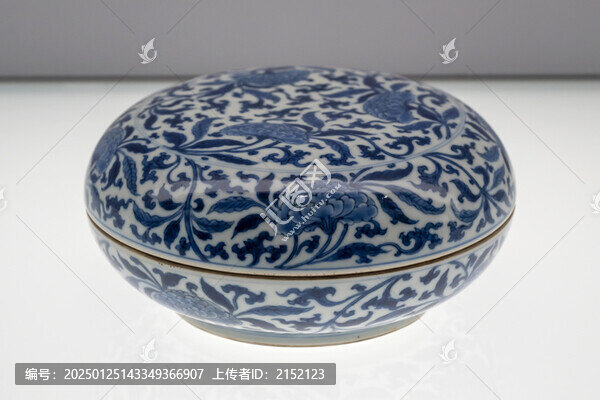 青花纏枝牡丹紋蓋盒