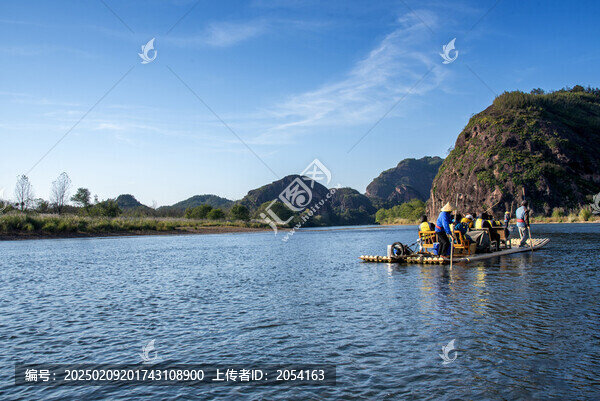 江西鷹潭龍虎山竹筏漂流