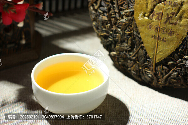 云南普洱茶生茶湯色