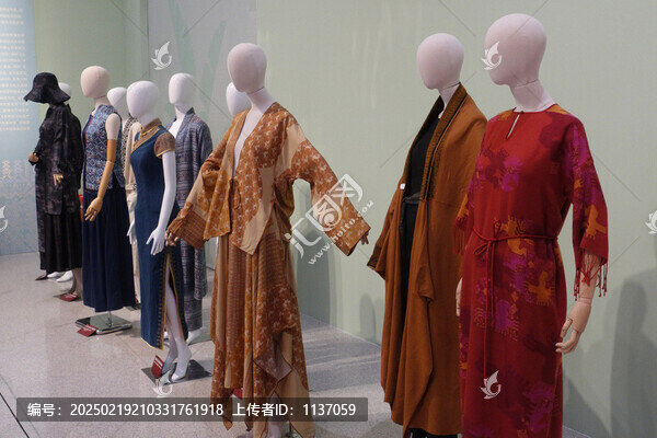 民族服裝服飾展示