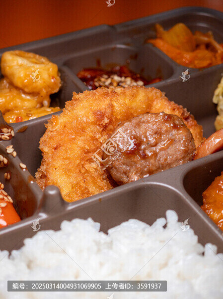 韓國(guó)便利店販賣的韓國(guó)風(fēng)味盒飯
