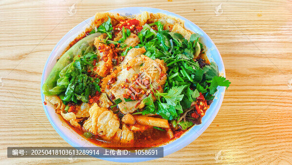 脆皮五花肉螺螄粉