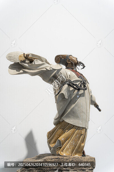 古典人物雕塑側(cè)身姿態(tài)