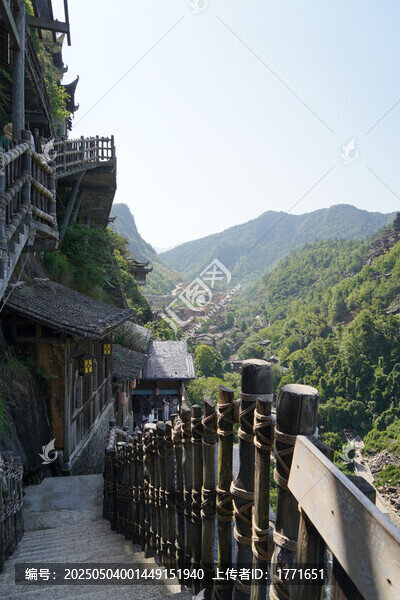 望仙谷山間古樸棧道與村落景致