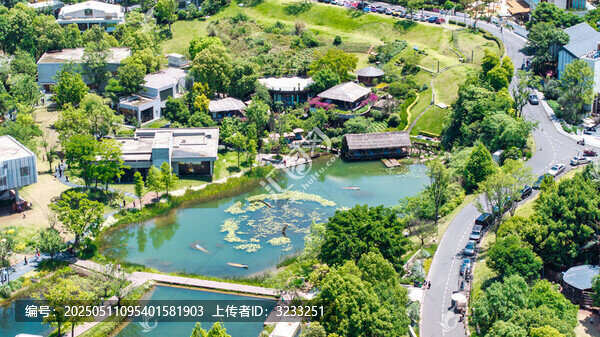 成都天府新區(qū)麓湖生態(tài)城的鹿客島商業(yè)區(qū)