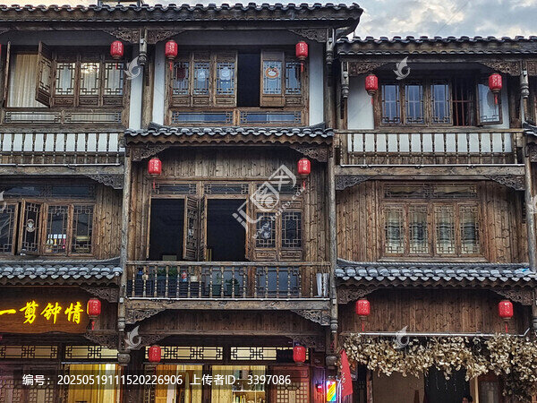云南省威信縣扎西老街房屋陽(yáng)臺(tái)