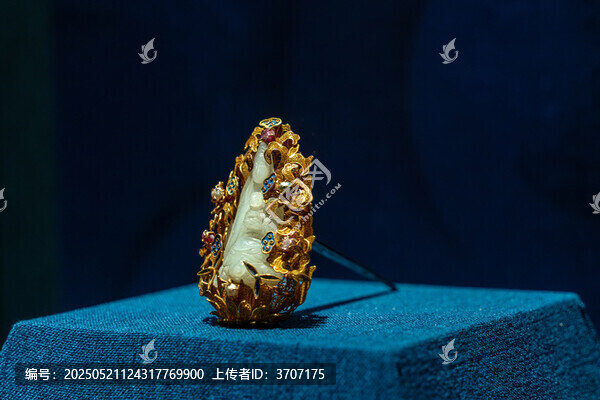 蘭州市博物館藏明代肅王妃金鑲送子玉觀音