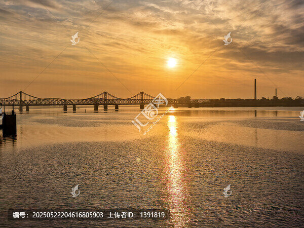 丹東鴨綠江斷橋日出