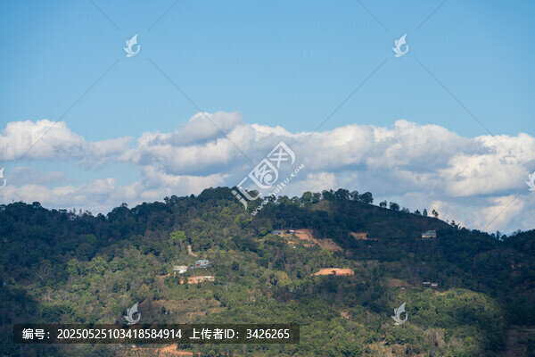 青山之上白云悠悠