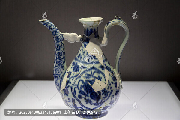 明代青花開光雙桃執(zhí)壺