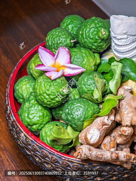 清邁泰式按摩店里的天然草藥與香料擺設(shè)