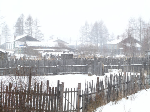 下雪的村庄
