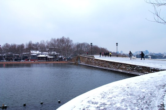 雪后断桥