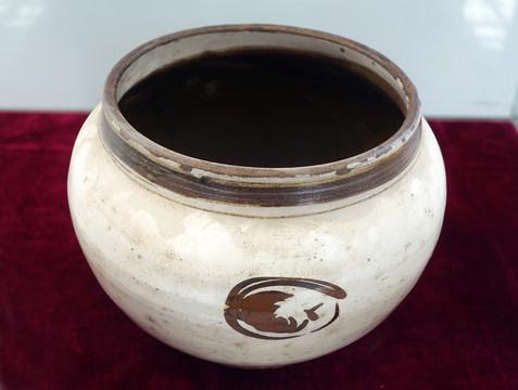 瓷州窑白釉褐彩罐