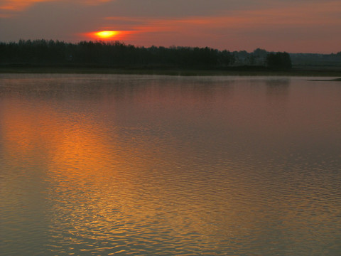 日出静湖