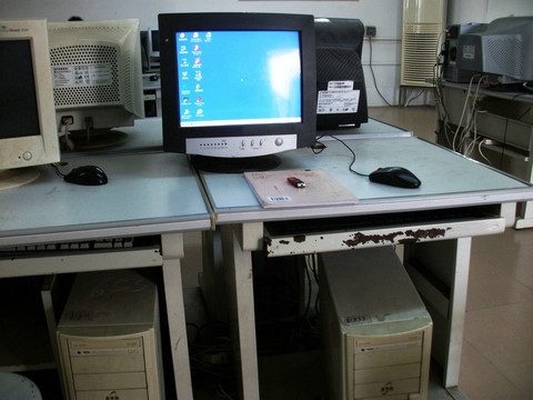 台式电脑计算机机房