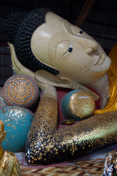 在阿瑜陀耶休息的如来佛祖形象；泰国