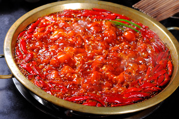 煮沸的红锅