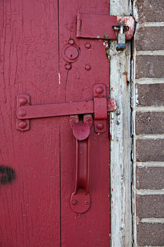 旧楼的红木门