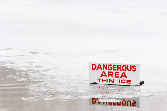 危险区域：薄冰