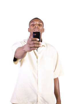 随便的黑人用手机拍照