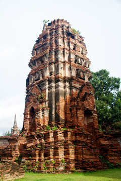 在Wat chaiwattanaram寺塔；Ayutthaya；泰国