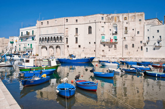 莫诺波利的旅游港口。Apulia。