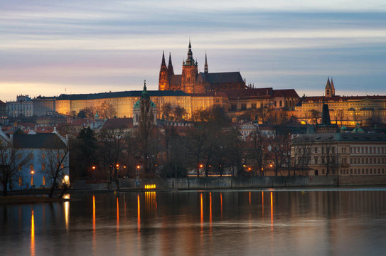 布拉格城堡；从Vltava河景