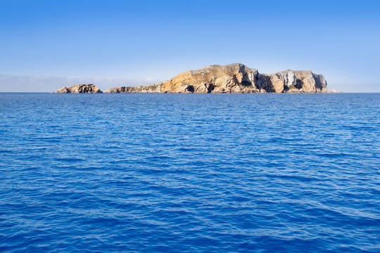 伊比萨西班牙岛从船上观