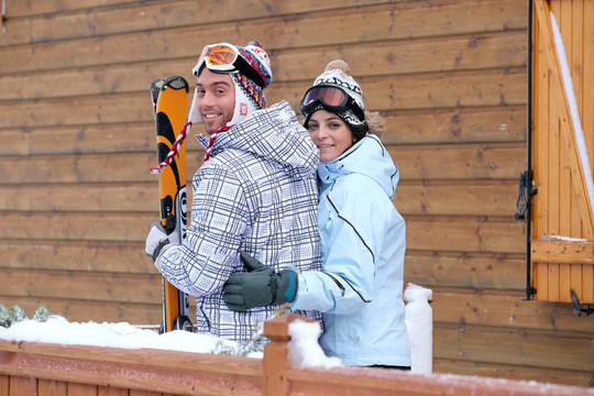 滑雪度假夫妇