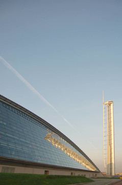 科学中心塔和窗户清晨