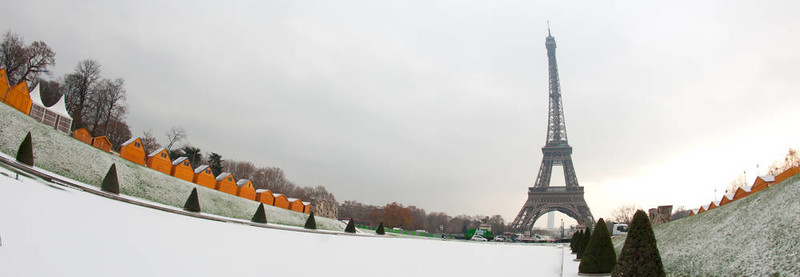 埃菲尔铁塔下的雪-巴黎