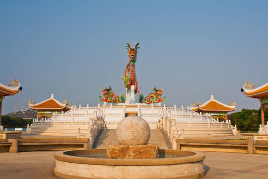 龙的雕像在Nakornsawan；泰国