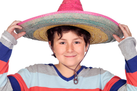 可爱的男孩与墨西哥帽子