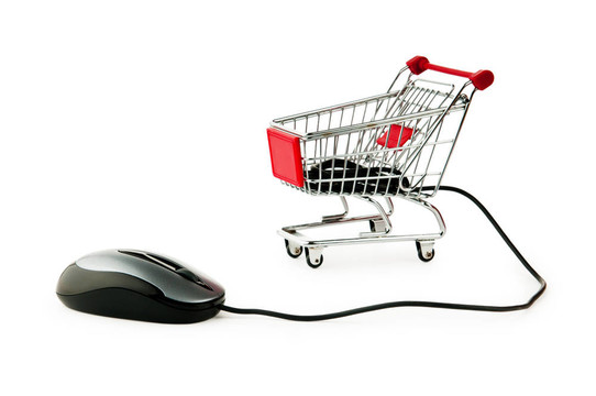 网络购物概念与电脑和购物车