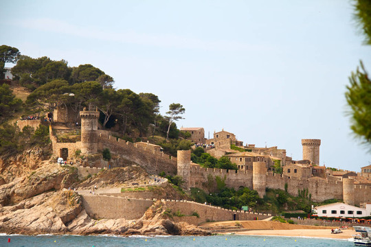 日出滨海托萨中世纪城堡；布拉瓦海岸；西班牙