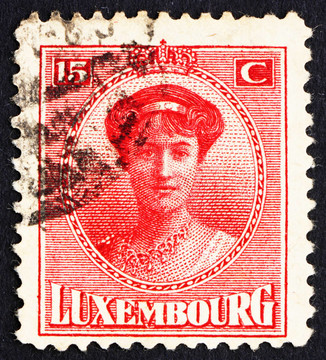 卢森堡-大约1921：印刷在卢森堡邮票表现了夏洛特；卢森堡女大公；从1919到1964年间；大约19