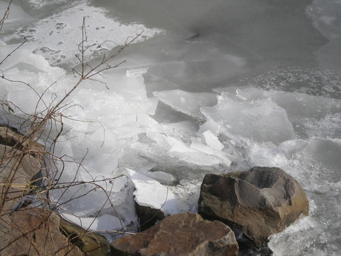 冰冻的河摩泽尔河
