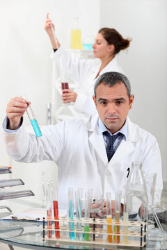 科学家在实验室