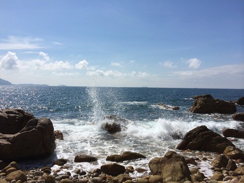 浪花拍岸