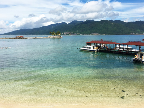 清澈透底的海水