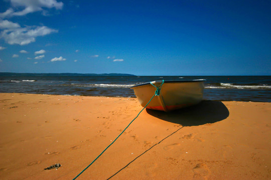 海滩上的小船