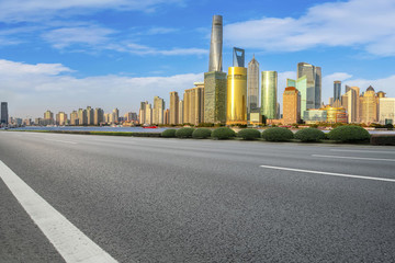 沥青路面和上海陆家嘴金融区