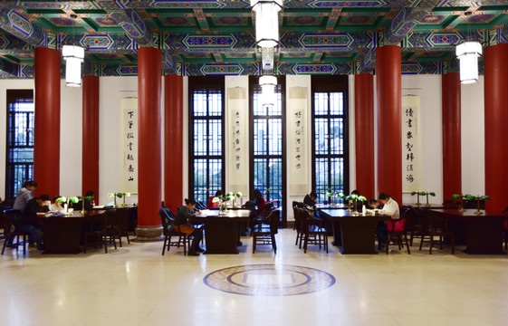 上海杨浦区图书馆的阅览室