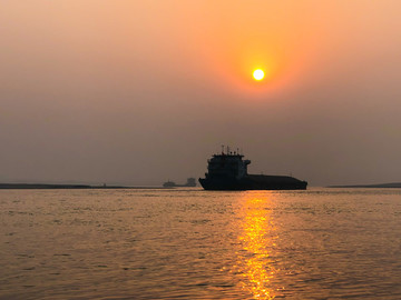 长江河流夕阳