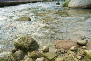 溪流石头