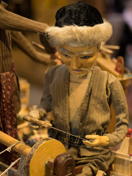 新疆木头人偶