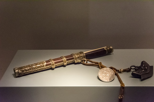 清代蒙古铜火镰和蒙古刀