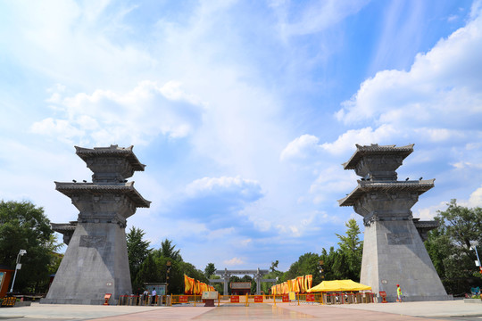 新郑黄帝故里景区大门