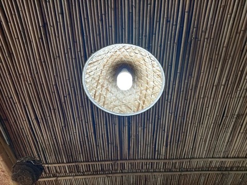 竹子吊顶与灯光